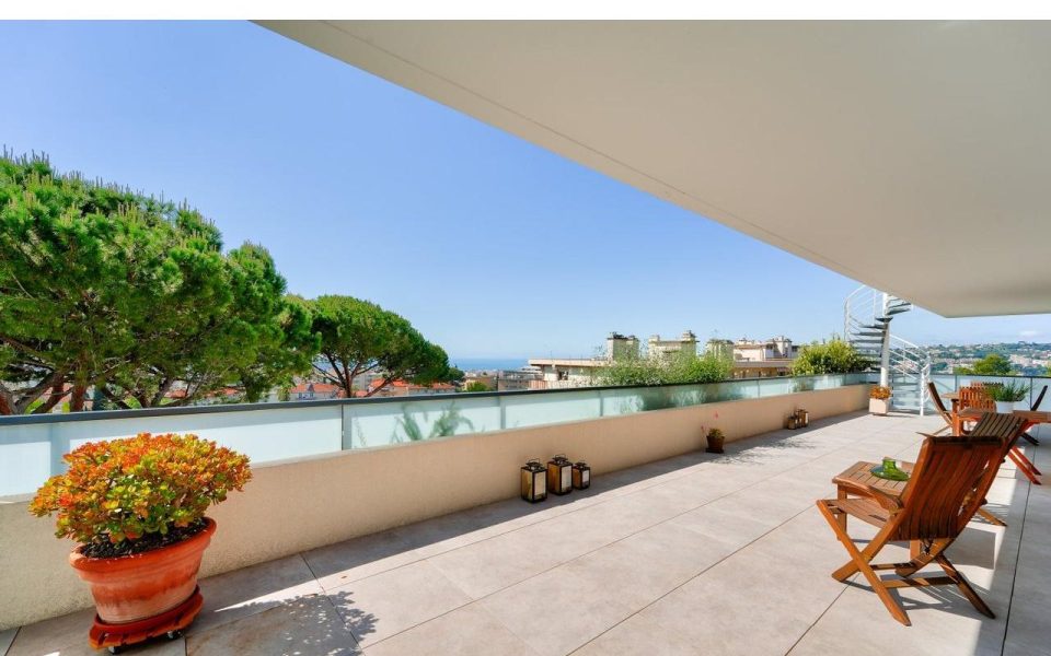 Nizza Cimiez – Raro – Terrazza sul tetto con 195m2 di superficie abitabile e due terrazze : photo 2