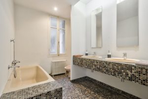 Nizza Cimiez – Ampio quadrilocale di 116 m² da ristrutturare in un palazzo Belle Époque in vendita