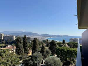 Nice – Fabron – Beautiful renovated studio of 14m2 with outside and sea view