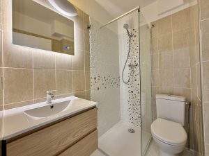 Nice – Fabron – Beautiful renovated studio of 14m2 with outside and sea view