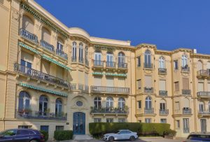 Nizza Cimiez – Ampio quadrilocale di 116 m² da ristrutturare in un palazzo Belle Époque in vendita