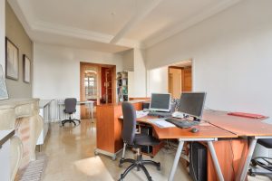 Nizza Cimiez – Ampio quadrilocale di 116 m² da ristrutturare in un palazzo Belle Époque in vendita