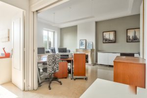 Nizza Cimiez – Ampio quadrilocale di 116 m² da ristrutturare in un palazzo Belle Époque in vendita