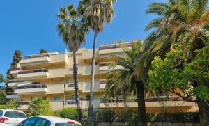 Nice Valrose – 4 pièces au dernier étage avec terrasse dans résidence prisée