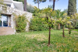 RARE – SUPERB GARDEN LEVEL WITH PANORAMIC VIEW OVER NICE AND SEA VIEW