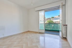 Nice – Parc Impérial – Grand 3-4 pièces traversant de 83,60 m2 avec stationnement.