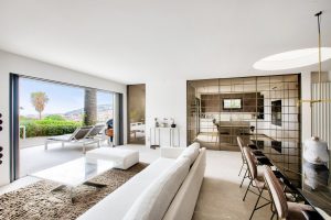 RARE – SUPERB GARDEN LEVEL WITH PANORAMIC VIEW OVER NICE AND SEA VIEW