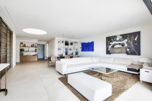 RARE – SUPERB GARDEN LEVEL WITH PANORAMIC VIEW OVER NICE AND SEA VIEW
