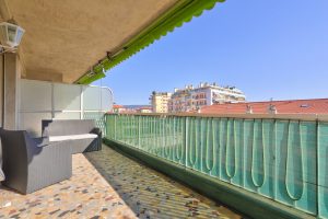 Nice – Parc Impérial – Grand 3-4 pièces traversant de 83,60 m2 avec stationnement.