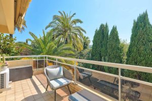 Nice Valrose – 4 pièces au dernier étage avec terrasse dans résidence prisée