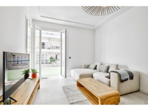Nice – Promenade des Anglais – Beau 3 pièces de 65 m² entièrement rénové avec vue mer
