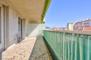 Nice – Parc Impérial – Grand 3-4 pièces traversant de 83,60 m2 avec stationnement.