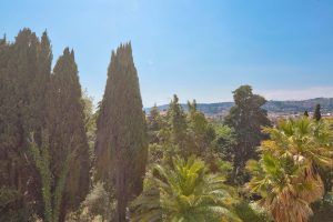 Nice Valrose – 4 pièces au dernier étage avec terrasse dans résidence prisée