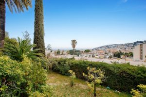 RARE – SUPERB GARDEN LEVEL WITH PANORAMIC VIEW OVER NICE AND SEA VIEW