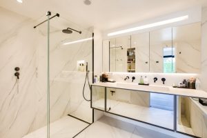 RARE – SUPERB GARDEN LEVEL WITH PANORAMIC VIEW OVER NICE AND SEA VIEW