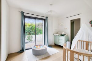RARE – SUPERB GARDEN LEVEL WITH PANORAMIC VIEW OVER NICE AND SEA VIEW