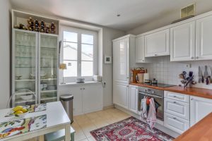 In the heart of the Musiciens district, a stunning top-floor through-apartment