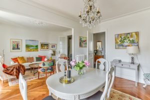 In the heart of the Musiciens district, a stunning top-floor through-apartment