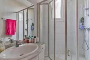 In the heart of the Musiciens district, a stunning top-floor through-apartment