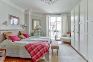 In the heart of the Musiciens district, a stunning top-floor through-apartment