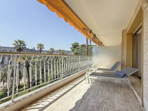 Nizza Cimiez – Appartamento trilocale con ampia terrazza con vista mare ininterrotta