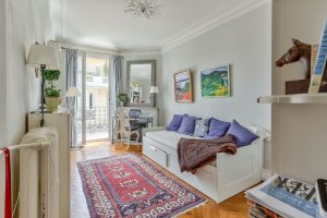 In the heart of the Musiciens district, a stunning top-floor through-apartment