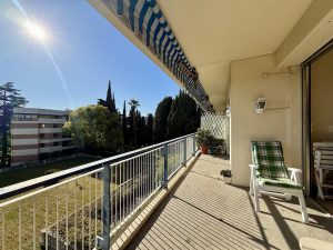 Nice Cimiez / Cemenelum – Spacieux 3 pièces avec vue mer dans prestigieuse résidence avec parc