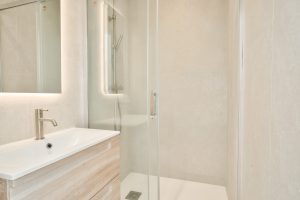 Nice – Le Port  – Spacious 5-Room Apartment of 136 sqm on a High Floor, Fully Renovated