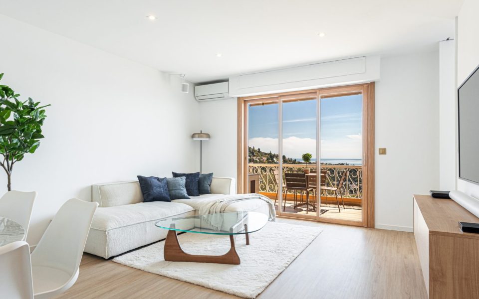 VILLEFRANCHE SUR MER – Corne d’Or – Magnificent, fully renovated 3-room apartment with terrace and panoramic sea view