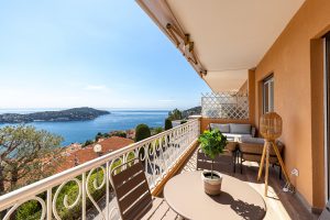 VILLEFRANCHE SUR MER – Corne d’Or – Magnificent, fully renovated 3-room apartment with terrace and panoramic sea view