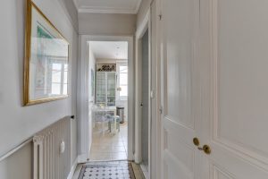 In the heart of the Musiciens district, a stunning top-floor through-apartment