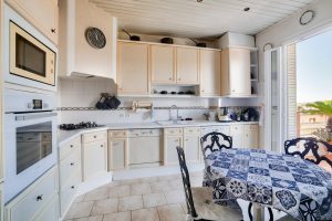 NICE – Rare for Sale – Spacious Top-floor 2/3 Bedroom Apartment with Sea View, Cimiez District
