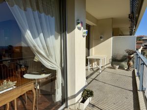 Nice Cimiez / Cemenelum – Spacieux 3 pièces avec vue mer dans prestigieuse résidence avec parc