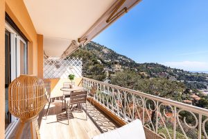 VILLEFRANCHE SUR MER – Corne d’Or – Magnificent, fully renovated 3-room apartment with terrace and panoramic sea view