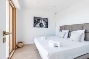 VILLEFRANCHE SUR MER – Corne d’Or – Magnificent, fully renovated 3-room apartment with terrace and panoramic sea view
