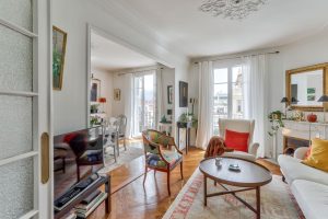 In the heart of the Musiciens district, a stunning top-floor through-apartment
