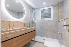 VILLEFRANCHE SUR MER – Corne d’Or – Magnificent, fully renovated 3-room apartment with terrace and panoramic sea view