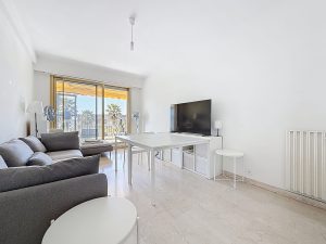 Nizza Cimiez – Appartamento trilocale con ampia terrazza con vista mare ininterrotta