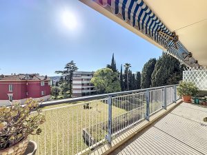 Nice Cimiez / Cemenelum – Spacieux 3 pièces avec vue mer dans prestigieuse résidence avec parc