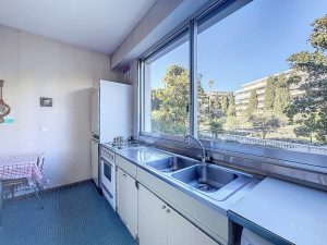 Nice Cimiez / Cemenelum – Spacieux 3 pièces avec vue mer dans prestigieuse résidence avec parc