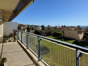 Nice Cimiez / Cemenelum – Spacieux 3 pièces avec vue mer dans prestigieuse résidence avec parc