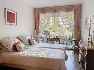 Nice Cimiez / Cemenelum – Spacieux 3 pièces avec vue mer dans prestigieuse résidence avec parc
