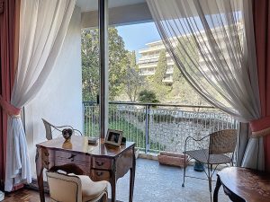 Nice Cimiez / Cemenelum – Spacieux 3 pièces avec vue mer dans prestigieuse résidence avec parc