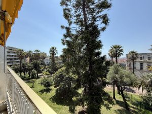 Nizza Cimiez – Appartamento trilocale con ampia terrazza con vista mare ininterrotta