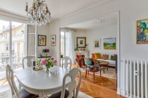 In the heart of the Musiciens district, a stunning top-floor through-apartment