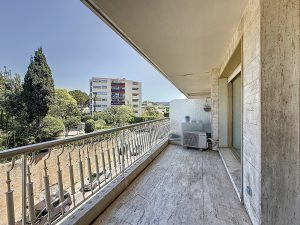 Nizza Cimiez – Appartamento trilocale con ampia terrazza con vista mare ininterrotta
