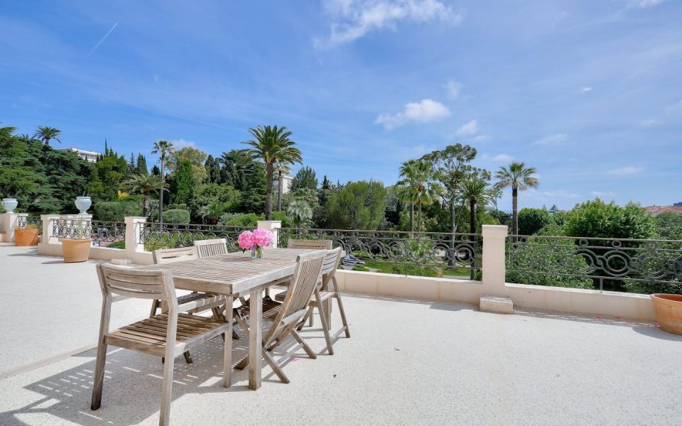 Nice – Exceptional Renovated Apartment in a former Cimiez Palace : photo 2