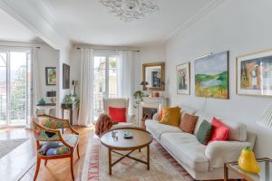 In the heart of the Musiciens district, a stunning top-floor through-apartment