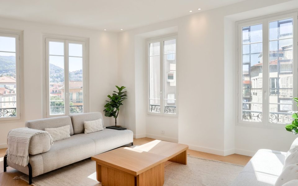 Nice – Le Port  – Spacious 5-Room Apartment of 136 sqm on a High Floor, Fully Renovated