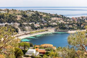 VILLEFRANCHE SUR MER – Corne d’Or  – Magnifique 3 pièces entièrement rénové disposant d’une terrasse avec vue panoramique sur la mer